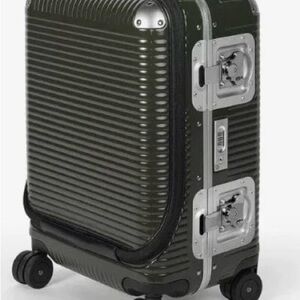 NEW FPM Milano
Bank Light Spinner 53 front-pocket suitcase